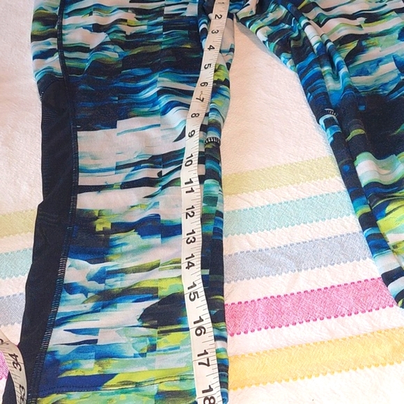 Avia Blue and Green Print Workout Capris .Good Condition  Size Medium - Picture 8 of 8